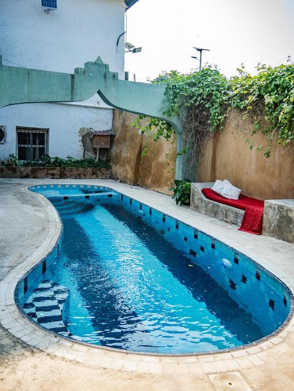 Pool & Courtyard